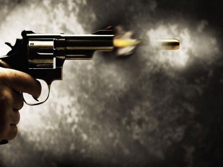 الديون أفقدت عقله.. رجل يقتل عائلته وينتحر