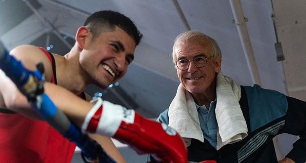 أمير المصري يروّج لفيلمه العالمي مع نجم “جيمس بوند”