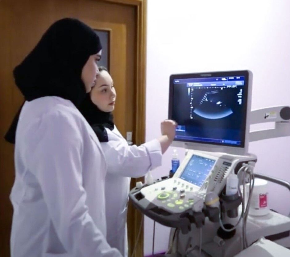 الامارات | تدريب 450 مواطنة في كلية فاطمة للعمل مساعدات رعاية صحية