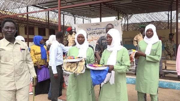 تدشين الحقيبة المدرسية للطلاب العائدين من دولة الجنوب باولو