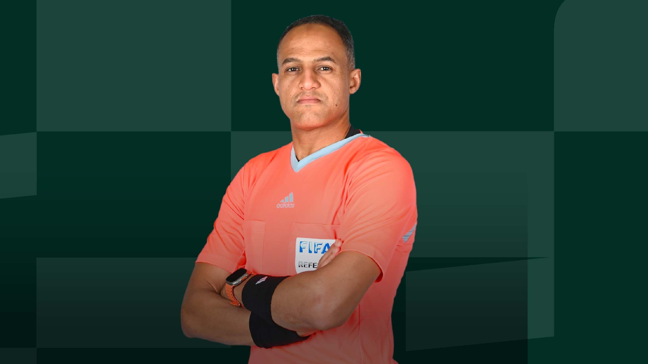 الامارات | للمرة الأولى في ملاعب الإمارات.. إذاعة حديث الحكم مع غرفة "الفار" على مسمع الجماهير