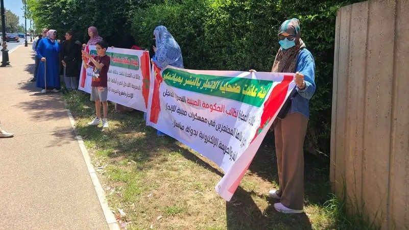 عائلات المغاربة المخطوفين بميانمار تحتج أمام سفارة الصين بالرباط