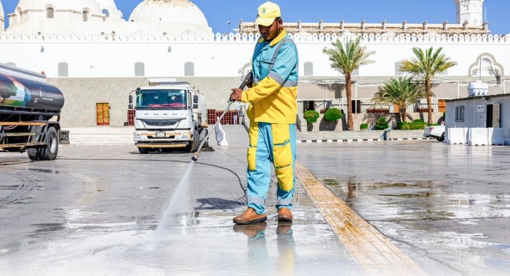 "أمانة المدينة المنورة" تطهر 6363 موقعًا بمختلف الأحياء خلال أسبوع