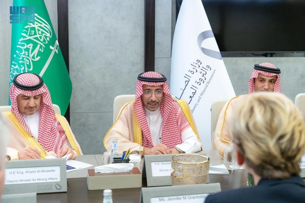 وزير الصناعة يبحث تعزيز التعاون في الطاقة النظيفة مع وزيرة الطاقة الأمريكية