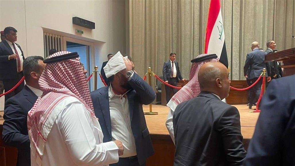 خلافات وشجار بالايدي داخل قبة البرلمان (فيديو)