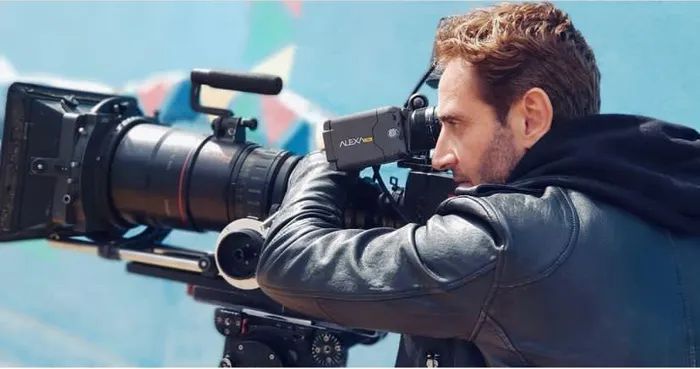 الامارات | "نام خلال القيادة".. ممثل مصري يتعرض لحادث سير مروع وحالته خطرة