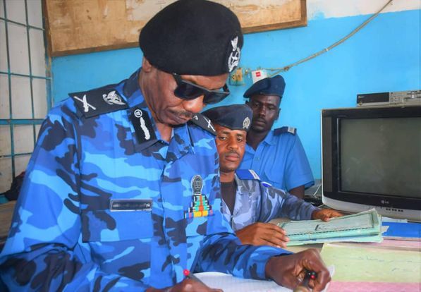 مدير شرطة ولاية النيل الأبيض يتفقد محلية الجبلين ويوجه ببدء عمل السجل المدني