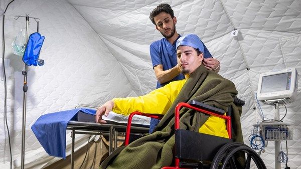 المستشفى الإماراتي العائم يجري جراحات نوعية لمرضى ومصابين فلسطينيين