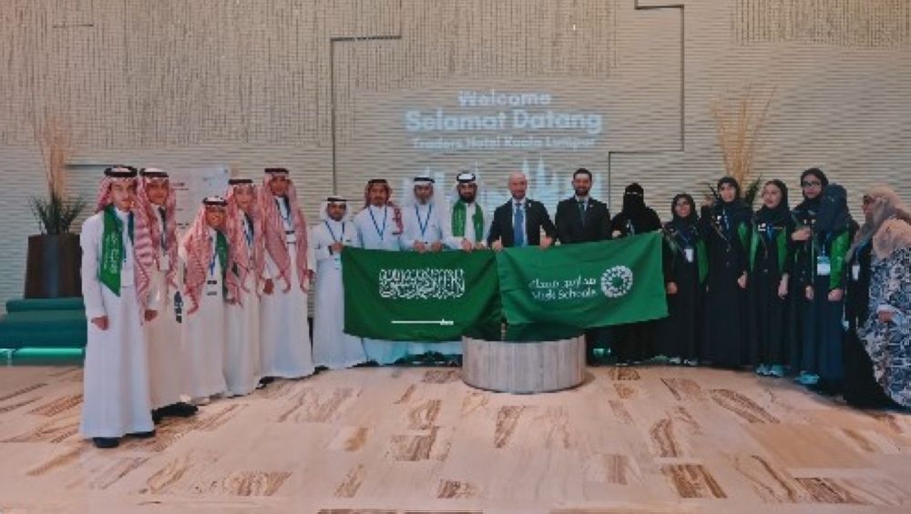 10 ميداليات و11 جائزة بـ"آيتكس".. أبطال أكاديمية طويق يهدون إنجازهم للقيادة