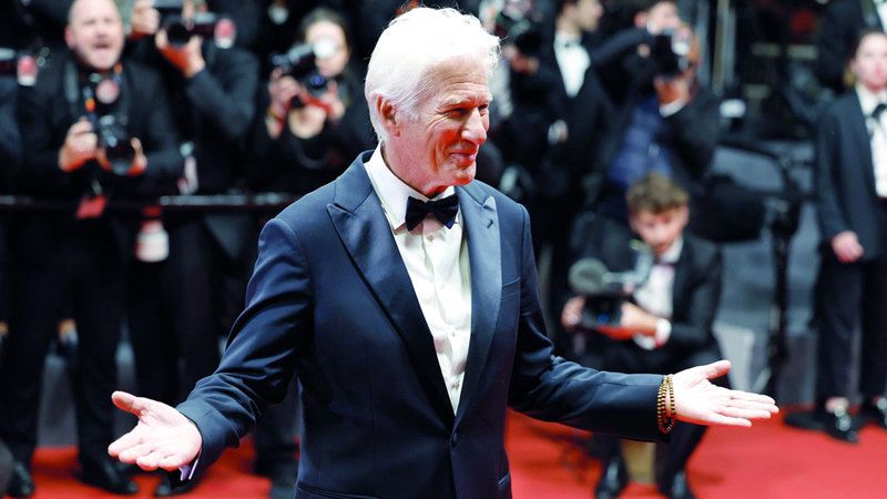 الامارات | ريتشارد غير يتخلى عن دور  «الوسيم» في «أو.. كندا»