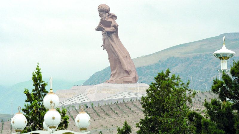 الامارات | تركمانستان تكرم «شاعرها».. بأحد أكبر التماثيل  في العالم