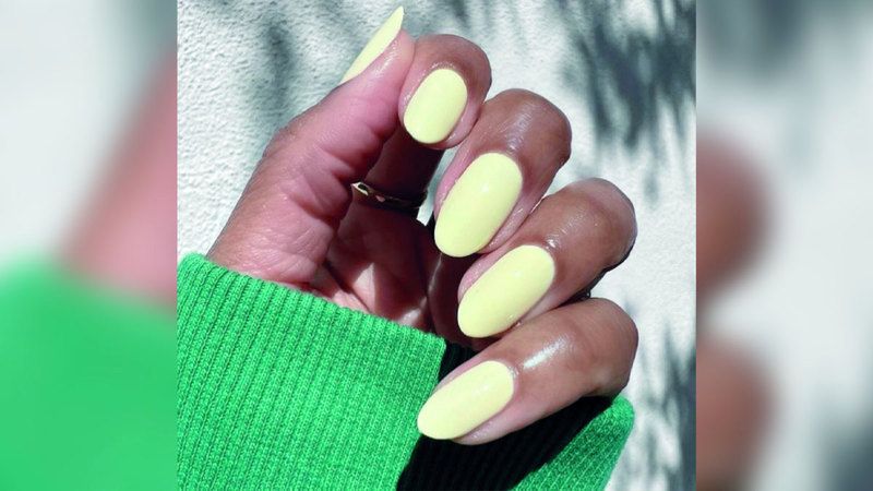 الامارات | الأظافر تخطف الأنظار بلون «الزبدة الصفراء»