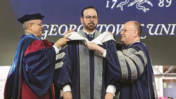 «جورج تاون» الأميركية تمنح محمد القرقاوي الدكتوراه الفخرية في الإدارة الحكومية