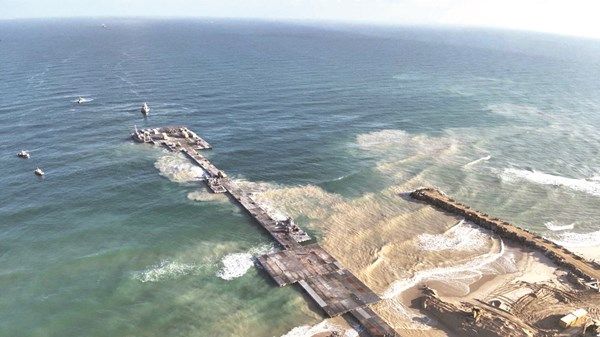 أزمة شح المساعدات مستمرة رغم بدء تشغيل الرصيف الأميركي