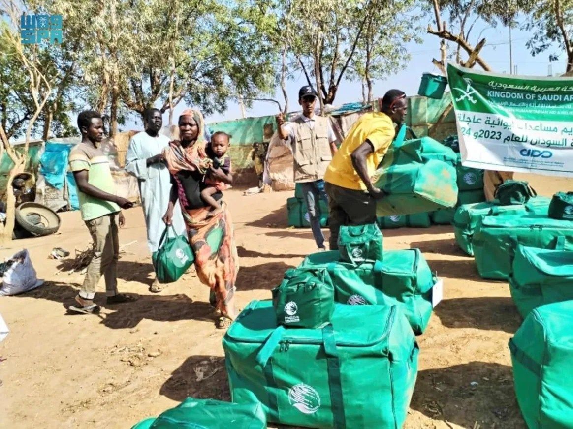 السعودية | المملكة تعين وتداوي المحتاجين بالسودان واليمن