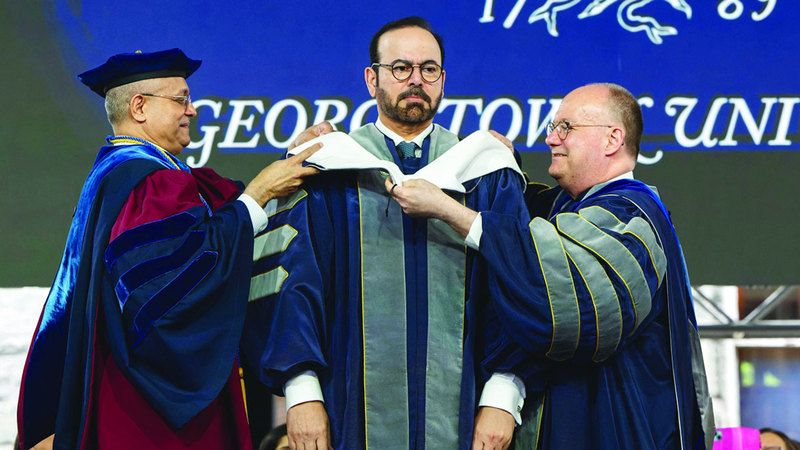 الامارات | جامعة «جورج تاون» تمنح محمد القرقاوي الدكتوراه الفخرية في الإدارة الحكومية