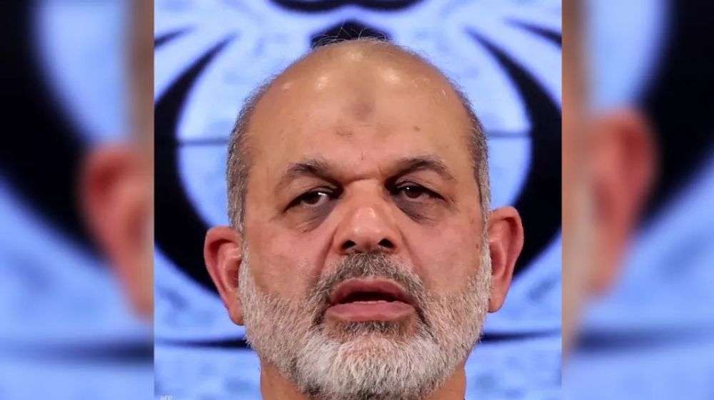 "لم نصل بعد".. وزير الداخلية يكشف مستجدات حادث طائرة الرئيس الإيراني