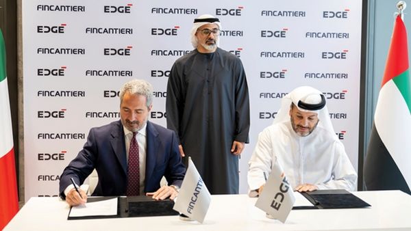 خالد بن محمد بن زايد يشهد توقيع اتفاقية بين "إيدج" و"فينكانتييري" لإطلاق "ميسترال" المشروع المشترك لبناء السفن