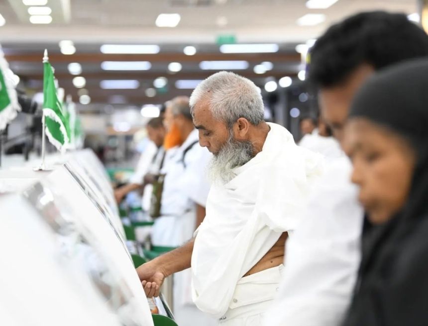 "طريق مكة" توفر خدمة ترميز وفرز الأمتعة لحجاج بنجلاديش