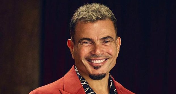 للمرة الثانية عمرو دياب يسيء معاملة موظفيه.. شاهدوا ما فعله مع مهندس الصوت!