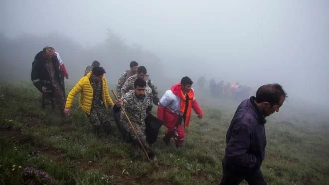 سيناريوهات سقوط طائرة "رئيسي".. هل قتل الرئيس الإيراني ومرافقيه؟