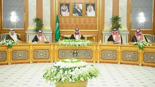 ولي العهد السعودي يطمئن الجميع على صحة الملك سلمان