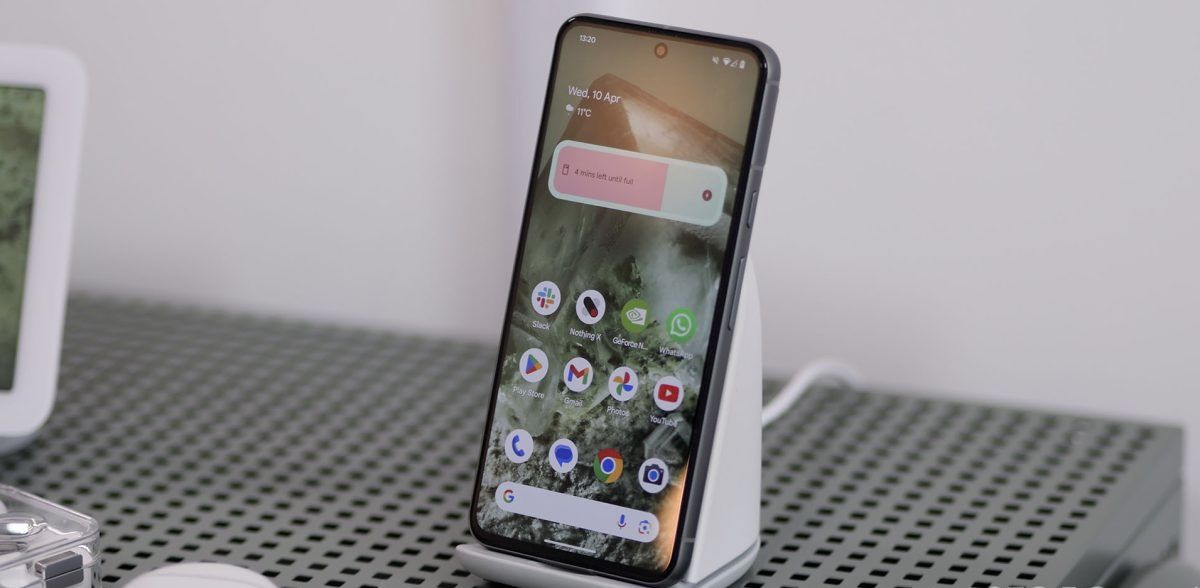 تكنولوجيا: تحديث Android 15 Beta 2 يزيل الوقت من عرض شرائح صور جوجل في Pixel Stand