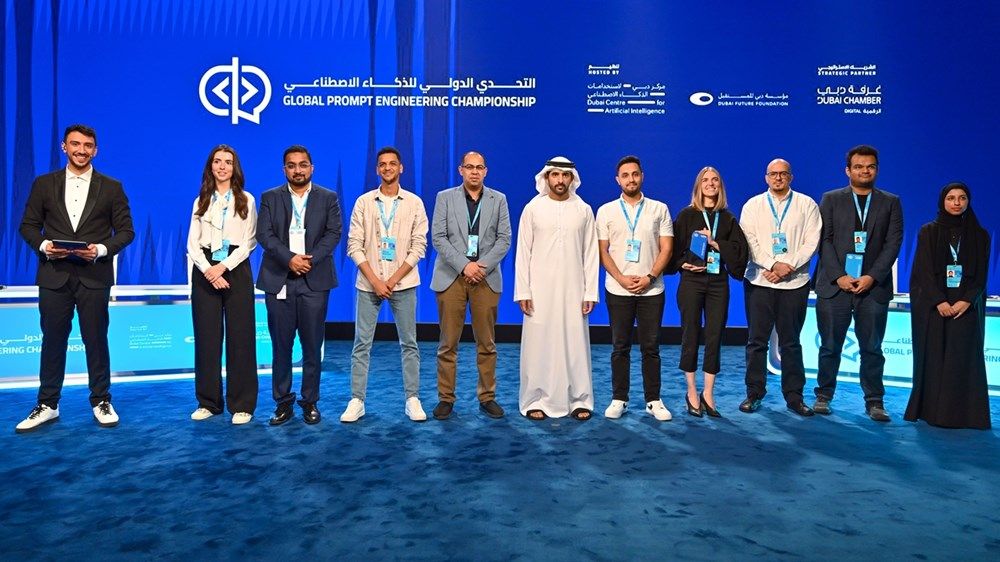 حمدان بن محمد يوجه بإطلاق مبادرة لتدريب مليون شخص على مهارات هندسة الأوامر في الذكاء الاصطناعي