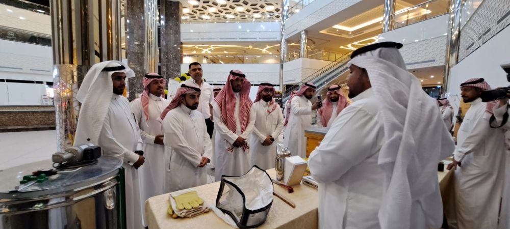 فيديو| النحل يواجه تحديات الطقس وطائر الوروار ومرض الفاروا