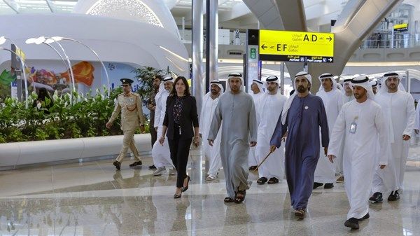 محمد بن راشد يزور مطار زايد الدولي