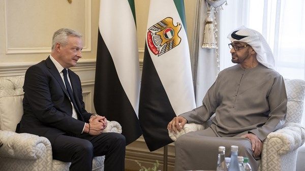 رئيس الدولة يبحث مع وزير الاقتصاد والمالية الفرنسي علاقات البلدين