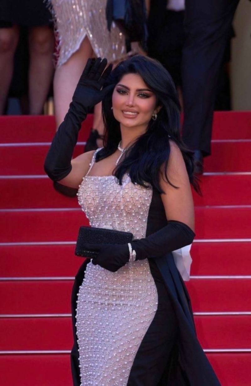 تراند اليوم : "رفضنا نعطيها الفستان عندما طلبته" .. مصمم أزياء يرد على ملكة كابلي حول سبب عدم حضورها مهرجان كان بفستان من تصميمه