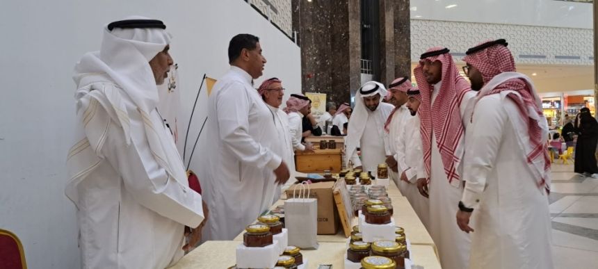 فيديو| النحل يواجه تحديات الطقس وطائر الوروار ومرض الفاروا