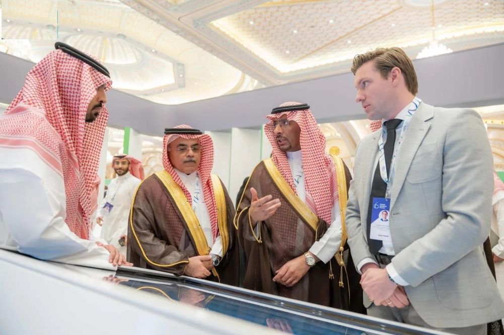 الخريف يبحث تعزيز التعاون مع عدد من رؤساء شركات الطيران العالمية