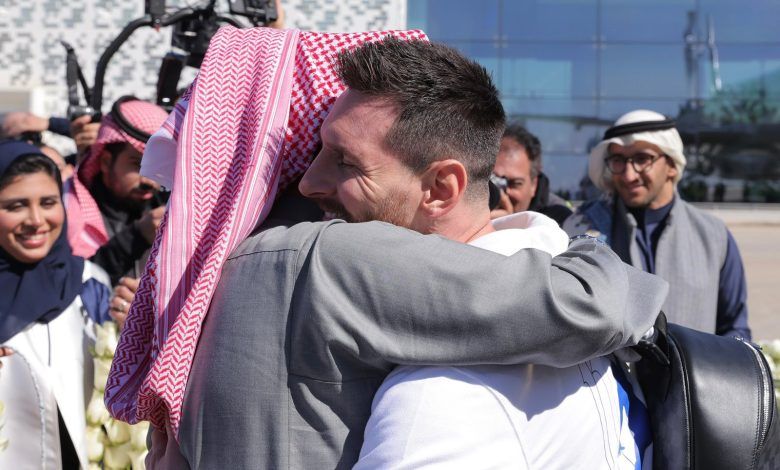 ميسي يلغي متابعة تركي آل الشيخ بسبب رونالدو .. ماذا حدث؟