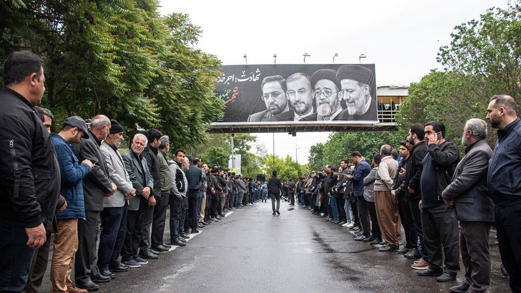 رئيسي في عين إيران.. بكاء في الشوارع واحتفال عبر السوشيال ميديا!