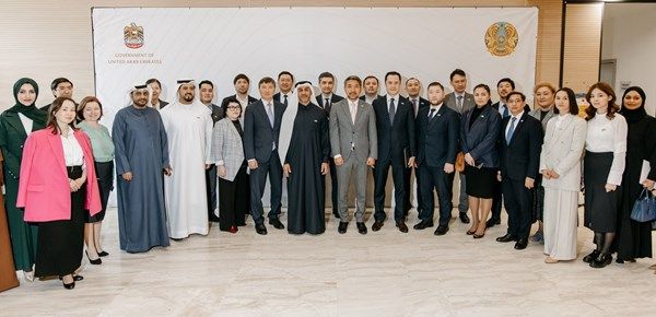 الإمارات وكازاخستان تطلقان برنامجاً لتأهيل القيادات الحكومية