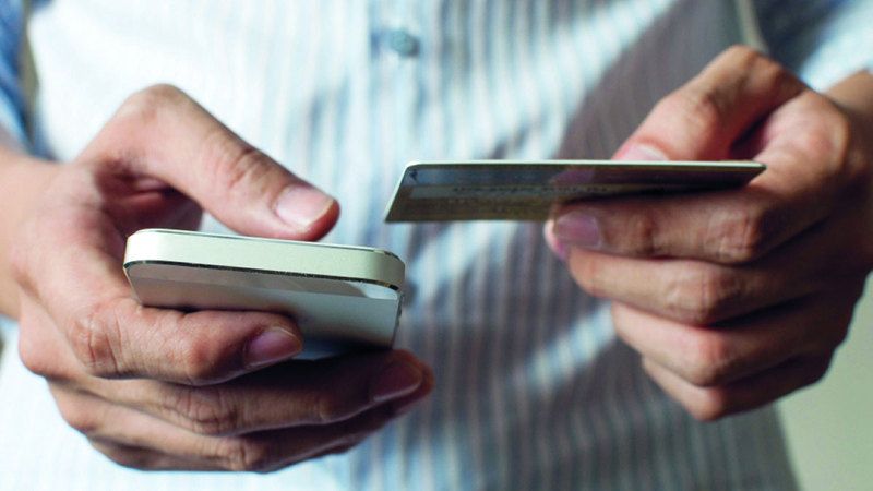 الامارات | امرأة تتهم طليقها بسحب 67 ألف درهم من بطاقتها البنكية