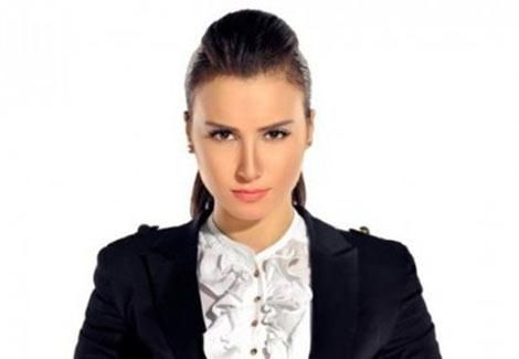 فنانة تتهم سائق بالتحرش بها في طريق الضبعة