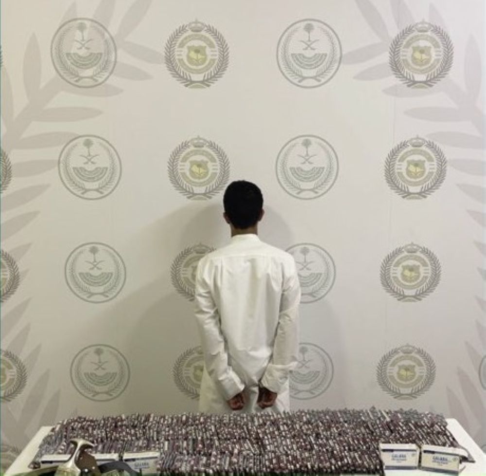 القبض على مروجي مخدرات بمنطقتين