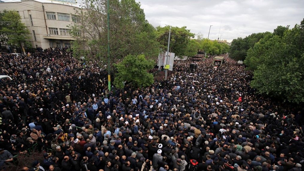 رئيسي في عين إيران.. بكاء في الشوارع واحتفال عبر السوشيال ميديا!