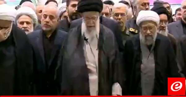 خامنئي يؤم الصلاة على جثامين رئيسي ورفاقه في طهران