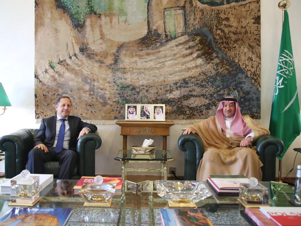 نائب وزير الخارجية يناقش تعزيز العلاقات مع سفير تشيلي لدى المملكة