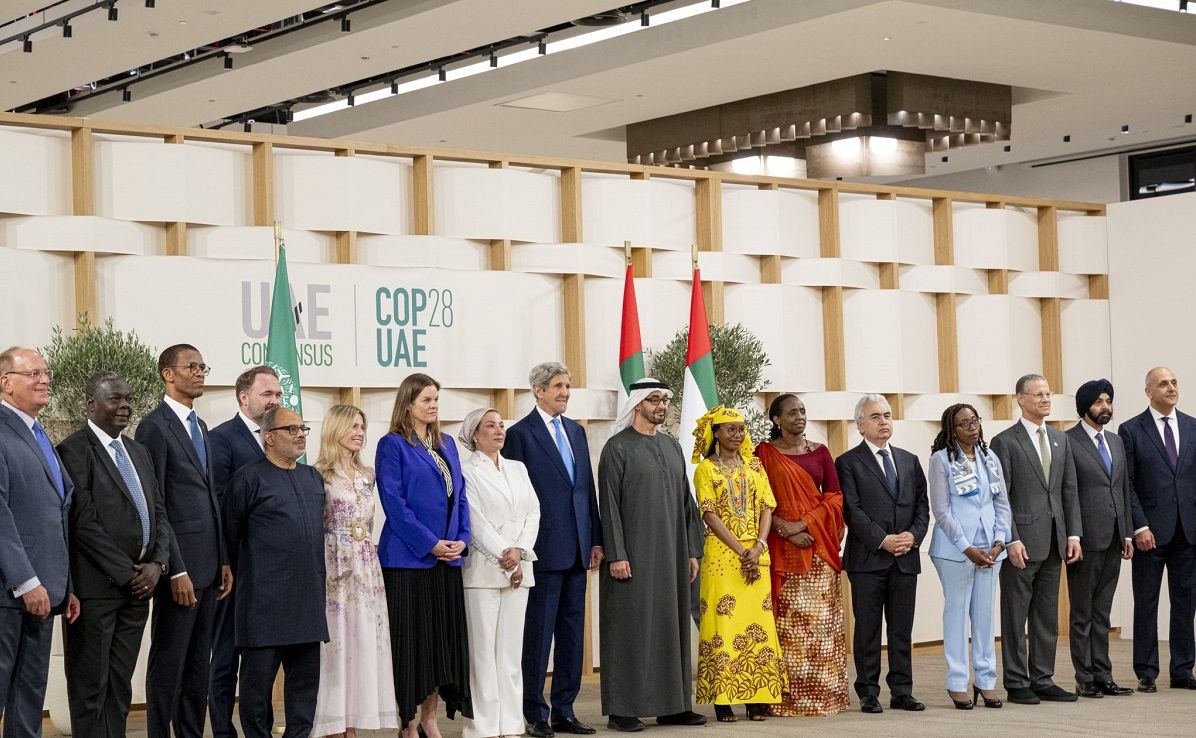 الامارات | رئيس الدولة يكرم عدداً من المسؤولين الدوليين تقديراً لدورهم في إنجاح مؤتمر "cop28"