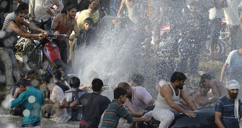 باكستان تستعد لموجة حر شديدة بإنشاء أكثر من ألف مخيم لإغاثة المتضررين