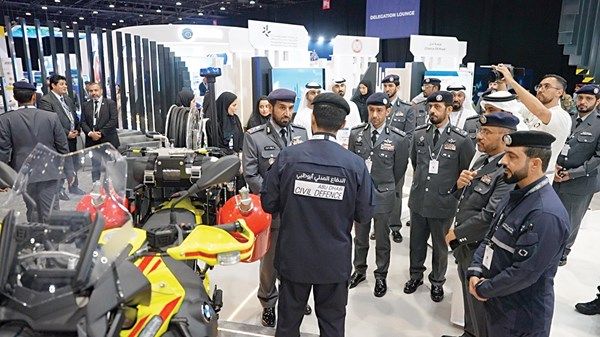قائد عام شرطة أبوظبي يدشن دراجة المستجيب الأول «سهم»