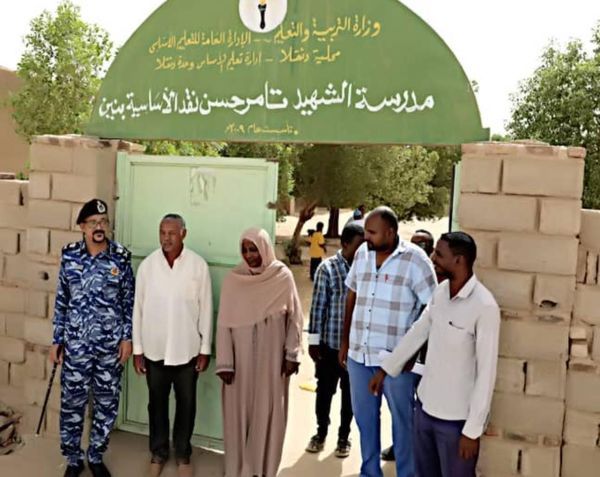 في اطار المسؤولية المجتمعية :مدير مستشفي الشرطة دنقلا يتفقد مدرسة الشهيد تامر حسن نقد الأساسية بنين بمحلية دنقلا