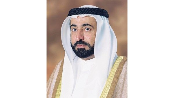 حاكم الشارقة يطلع على خطط وبرامج وزارة التربية والتعليم