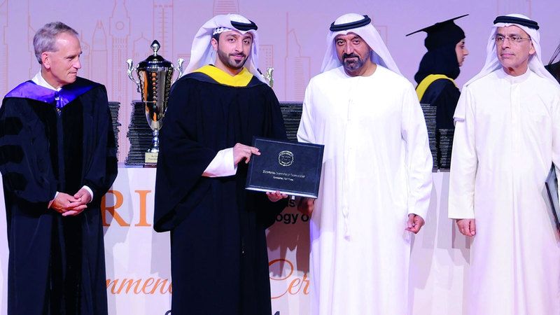 الامارات | أحمد بن سعيد يشهد حفل تخريج طلاب جامعة «روتشستر للتكنولوجيا - دبي»