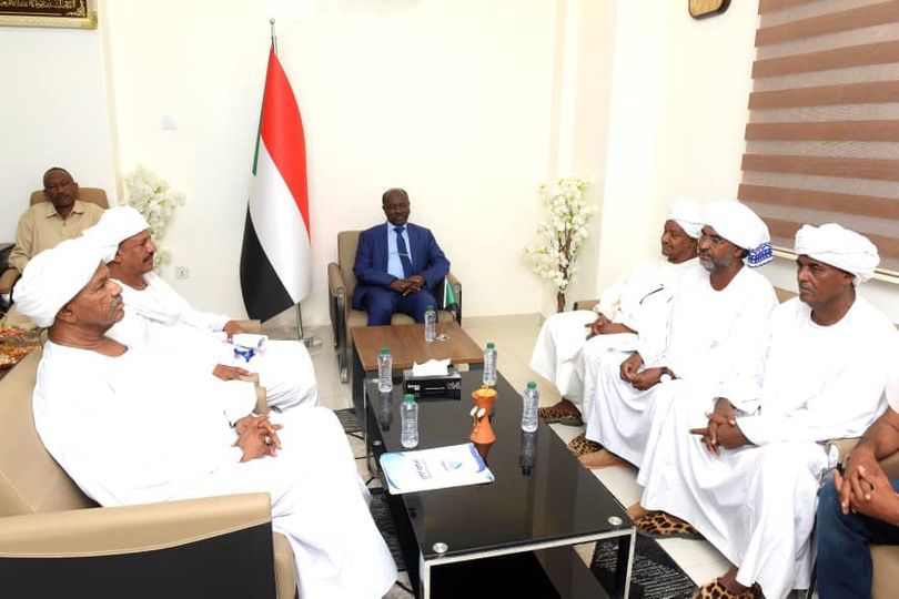 وزير الداخلية المكلف يلتقي وفد منسقية قبائل الريف غرب النيل بولاية الخرطوم